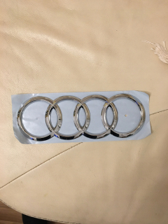 Pečiatka Audi Emblem pre zadné Q7 SQ7 4M0853742 C