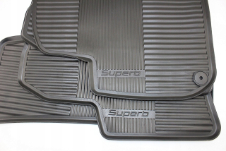 Gumové rohože do auta - Gumové koberce predné zadné Škoda Superb 2 II 4 PCS.
