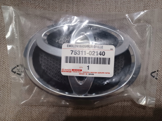 Toyota Auris a Yaris III znak 75311-02140 NOVINKA