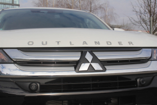 Mask znak nápisu Mitsubishi Outlander