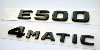Mercedes E500 4matický Emblmat Plaski čierny