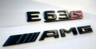 Mercedes E63S AMG Emblema lesklá čierna