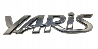 Toyota yaris zadná pečiatka znak nápis Chrome