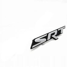 Logo nápisu znakov Jeep Chrysler Dodge SRT stranou